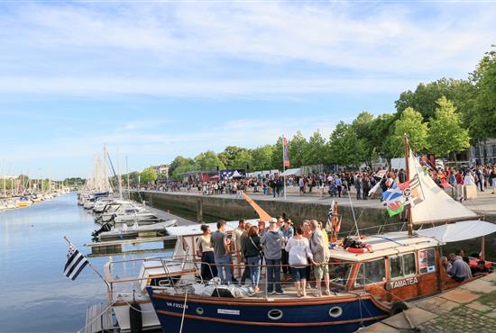 Port intérieur à vannes, Bretagne - Camping le kerfalher